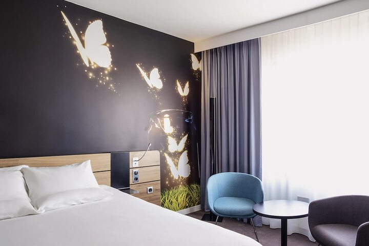 Room 28 of 157