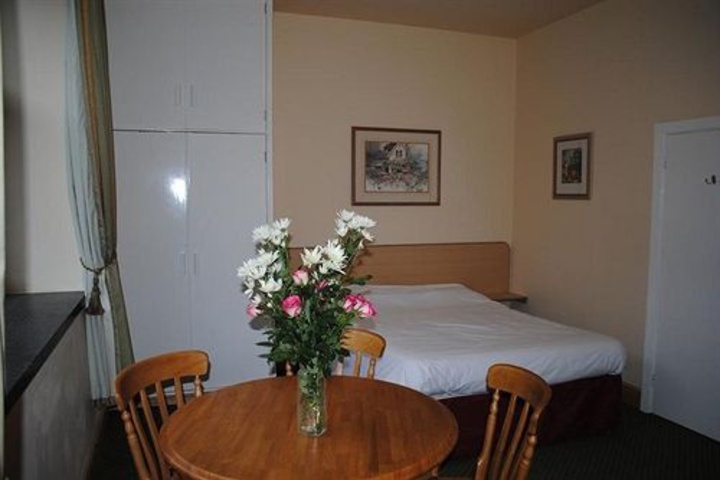 Room 5 of 6