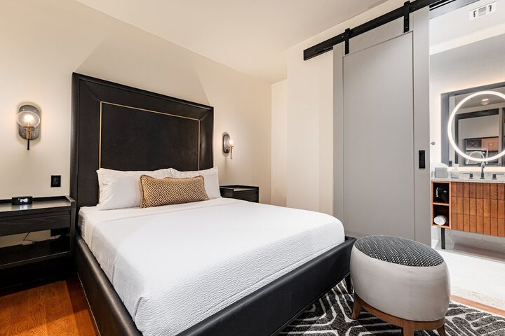 Room 27 of 341