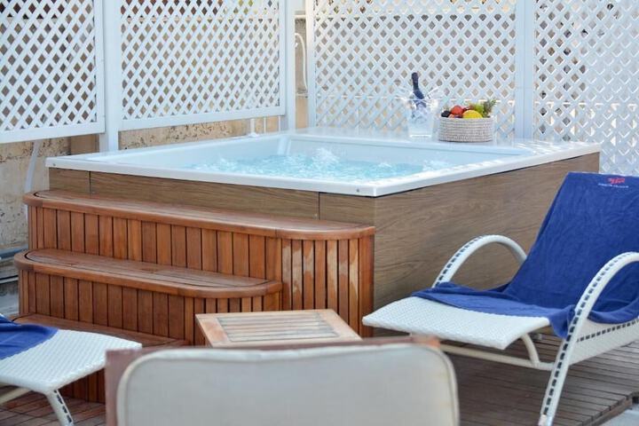 Jetted tub