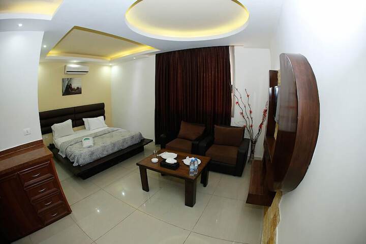 Room 8 of 28