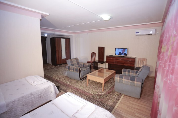 Room 17 of 46