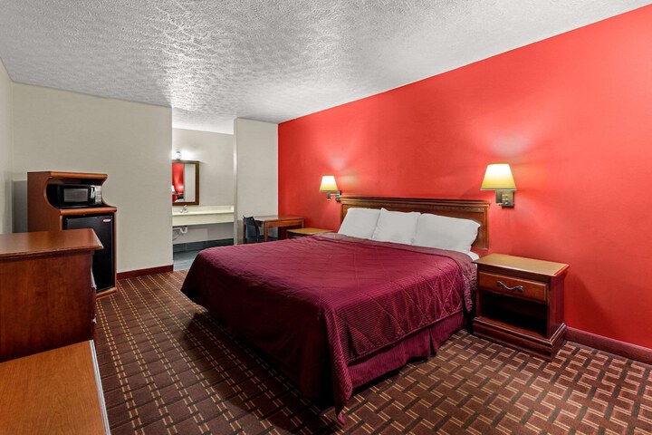 1 King Bed (12 of 17)