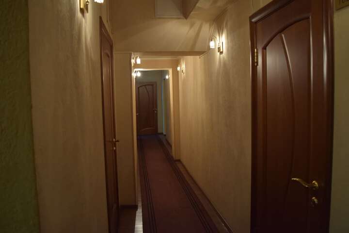 Ballroom/Hall 26 of 27