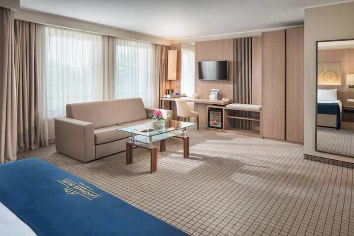 Room 5 of 42