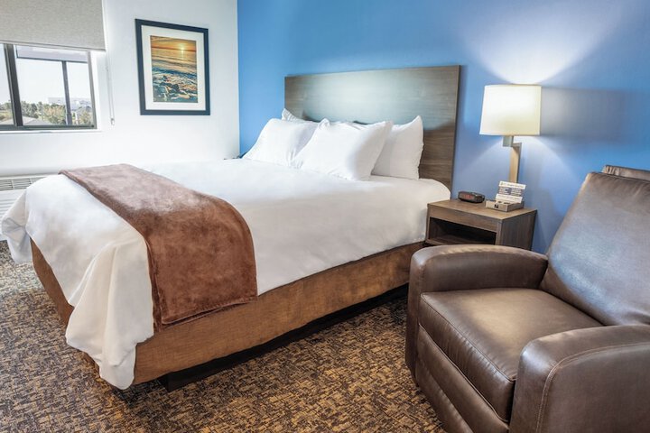 1 King Bed with Recliner (4 of 8)