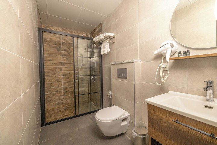 Room 18 of 25