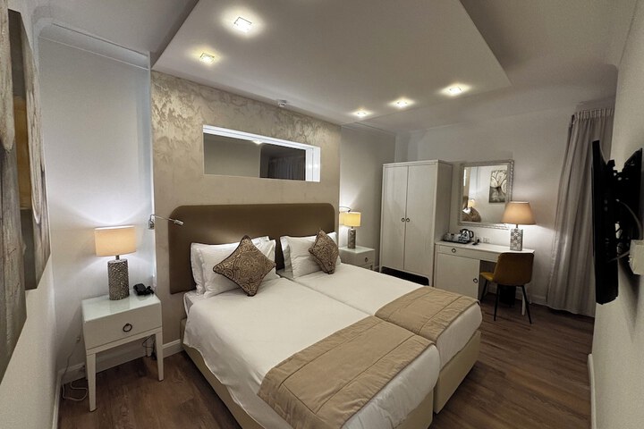 Room 25 of 58