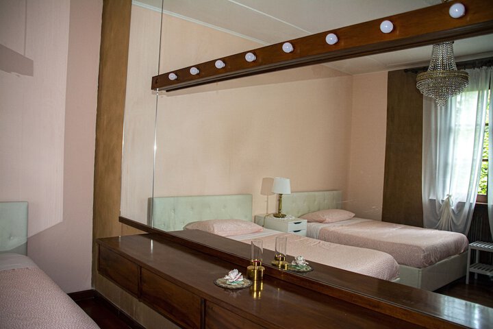 Room 13 of 31