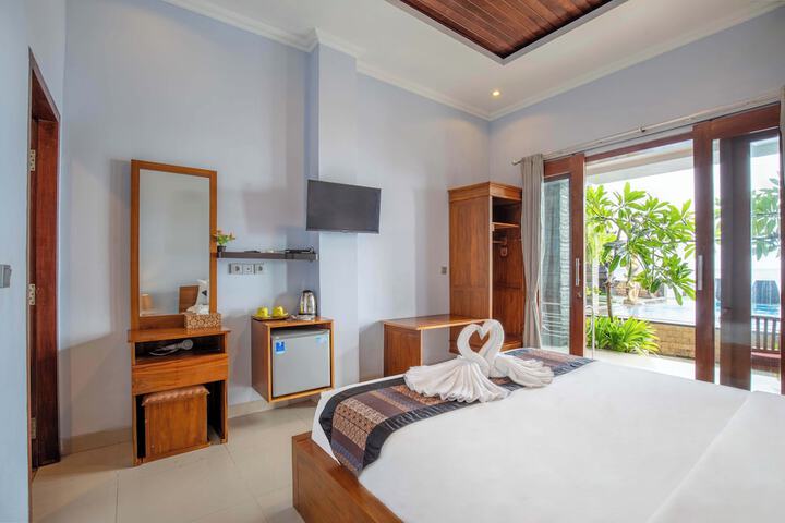 Room 9 of 32