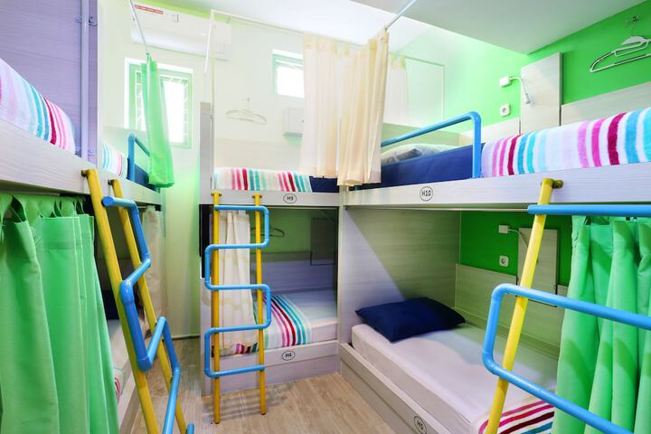 Room 53 of 68