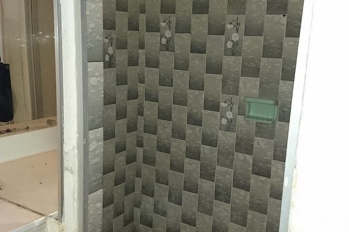 Room 8 of 16