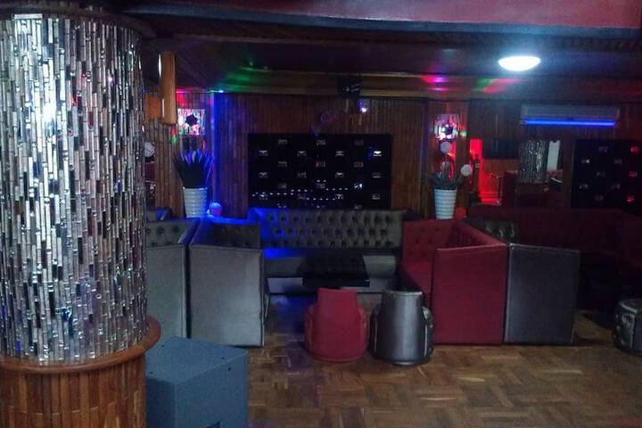 Lounge 66 of 80