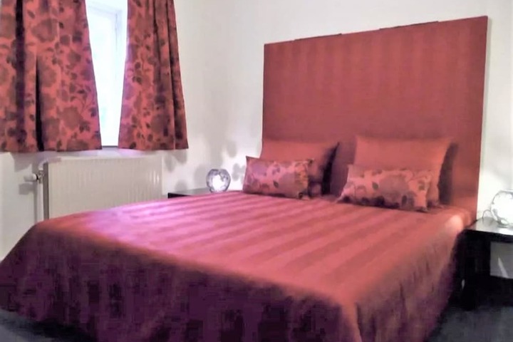 Room 10 of 10