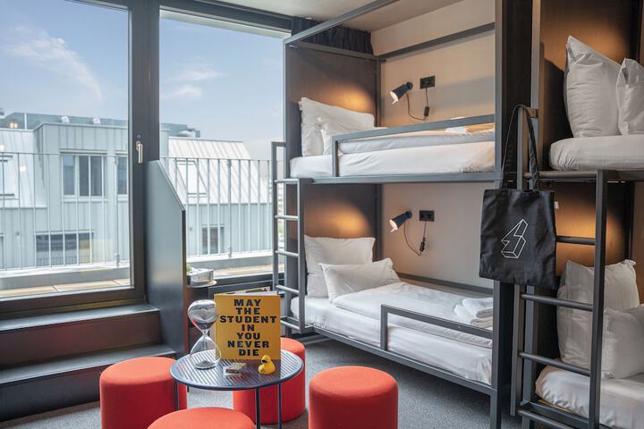 Room 33 of 146