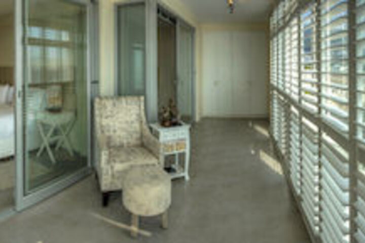 Room 13 of 36