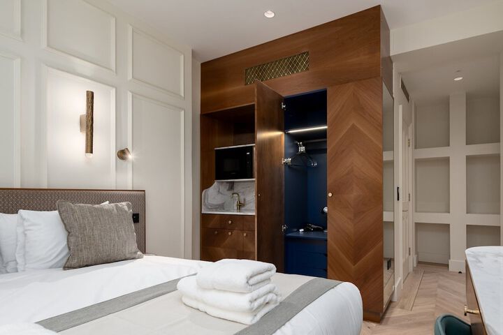 Room 85 of 280