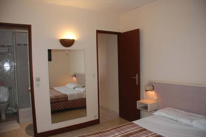 Room 14 of 36