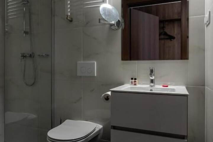 Room 20 of 28