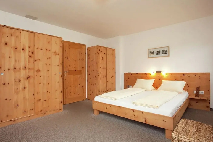 Room 4 of 20