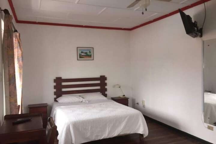 Room 9 of 18