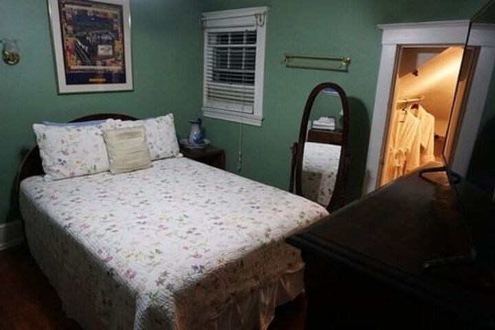 Room 9 of 40