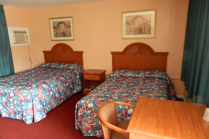 Room 4 of 7