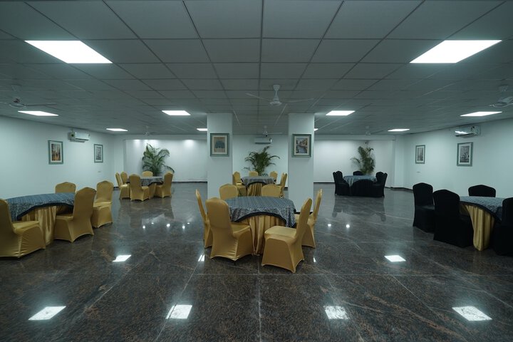 Business Center 49 of 73