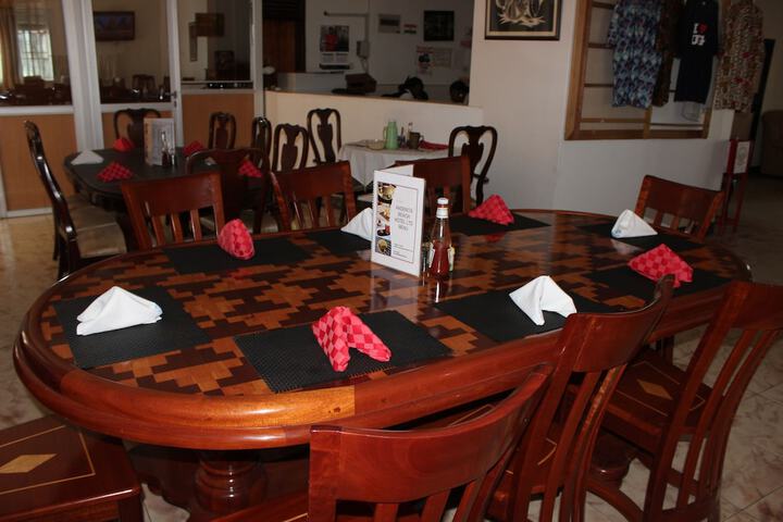 Dining 17 of 31