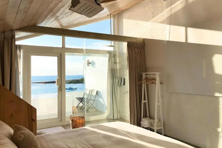 Room 4 of 17