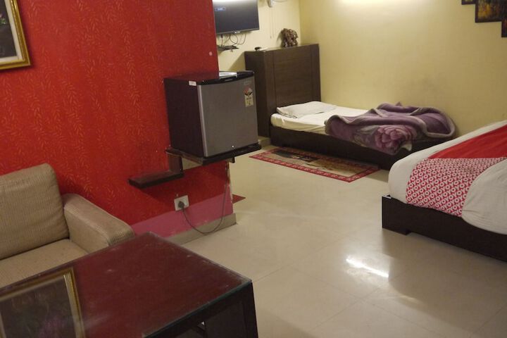 Room 14 of 33
