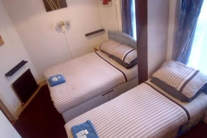 Room 13 of 37