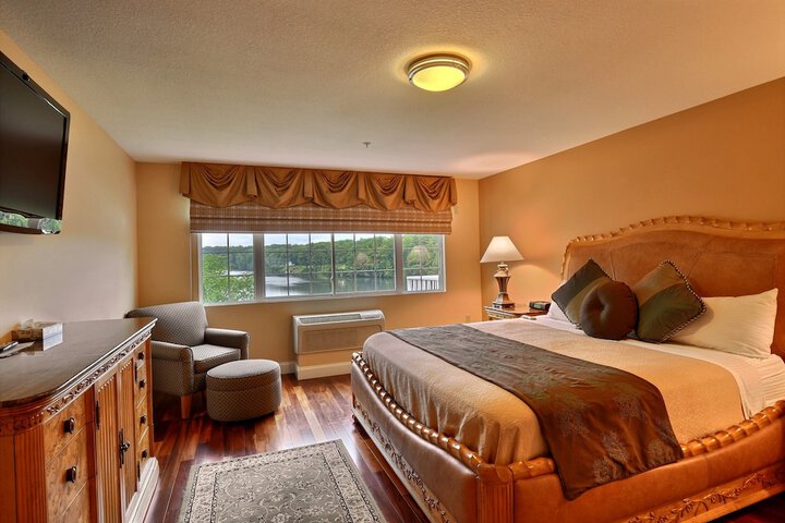 1 King Bed (17 of 30)