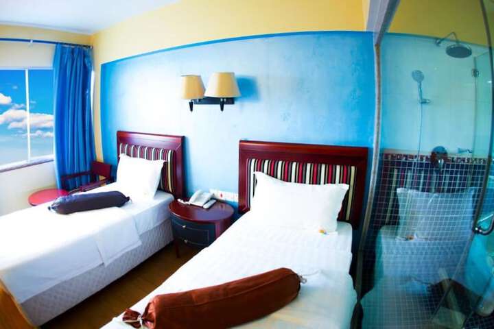 Room 16 of 28