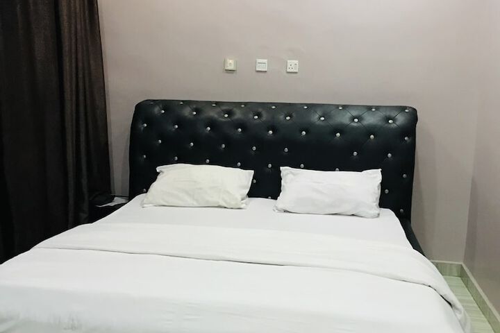 Room 6 of 20