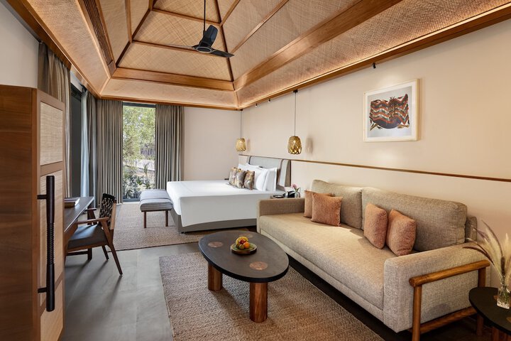 Room 4 of 16