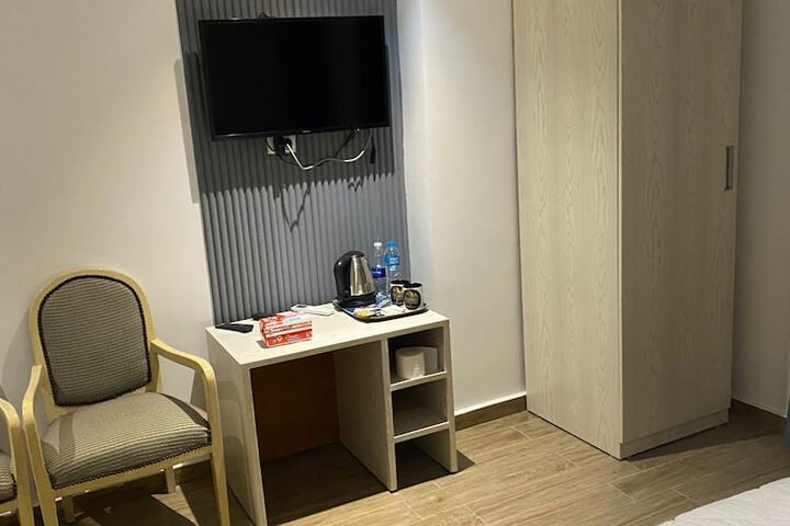 Room 10 of 23