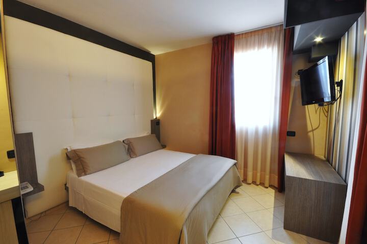 Room 5 of 30