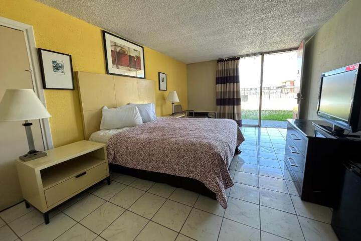2 Double Beds (3 of 4)