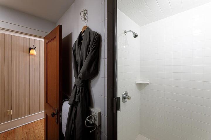 Room 34 of 76