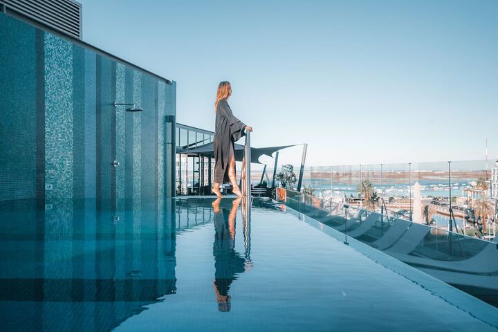 Hotel Pool