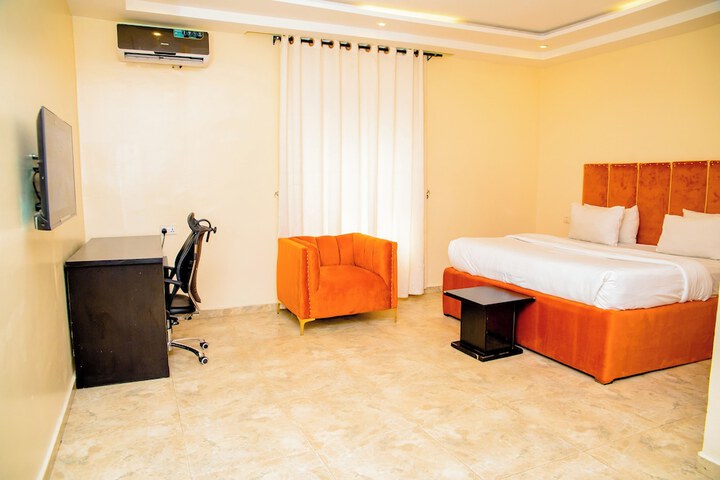 Room 5 of 32