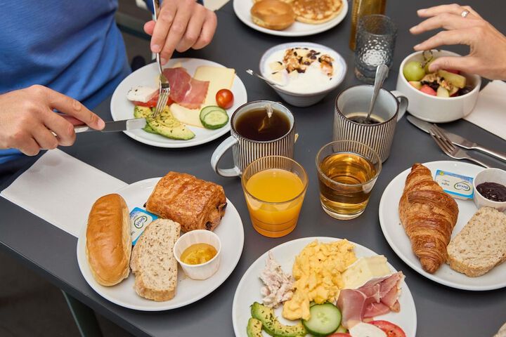 Breakfast/Coffee Service 60 of 83