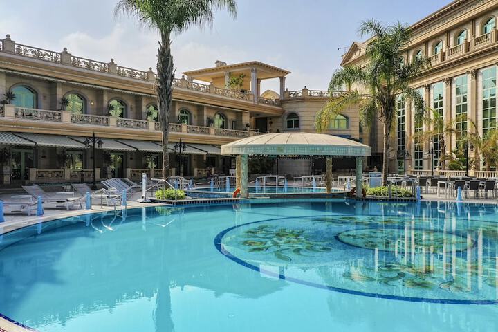 Hotel Pool