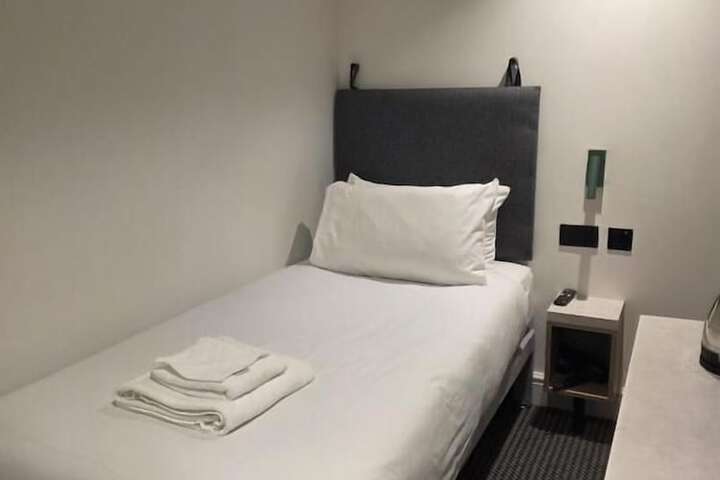 Room 7 of 33