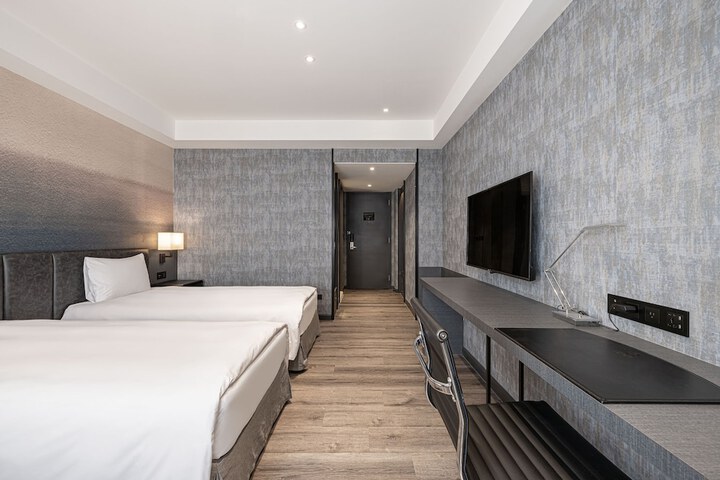 Room 18 of 35
