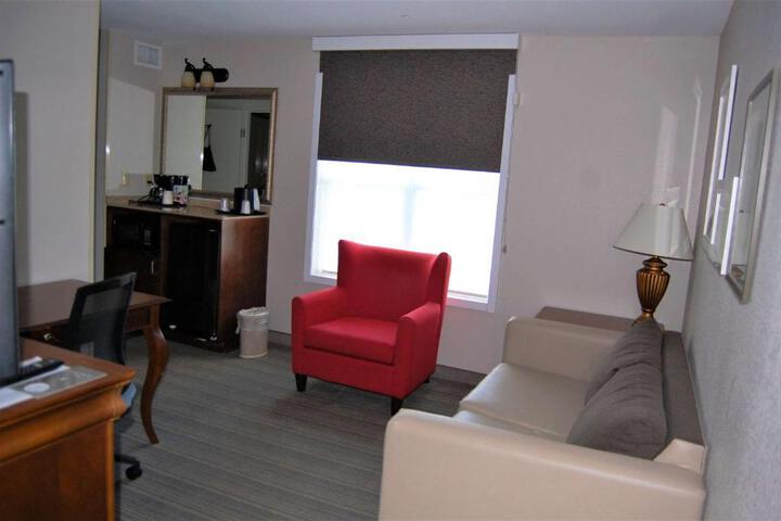 2 Queen Beds Studio Accessible (6 of 7)