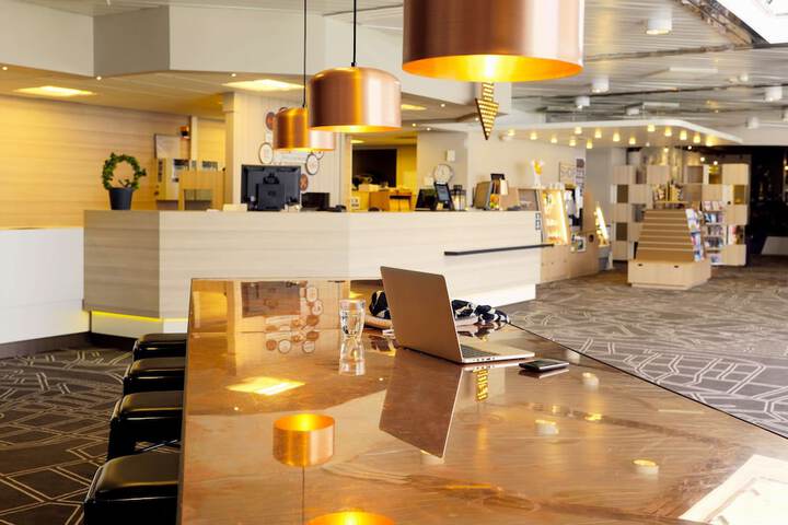 Entrance & Lobby