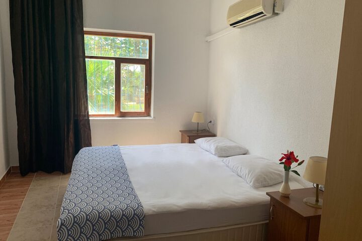 Room 6 of 16