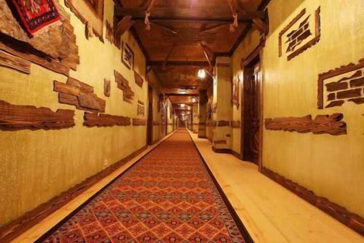 Ballroom/Hall 8 of 11